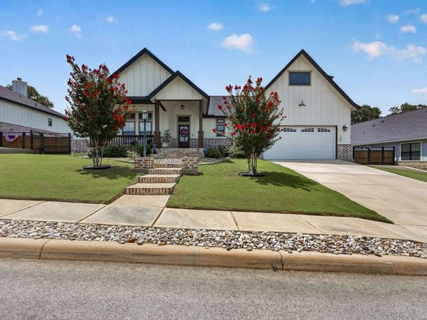 109 Bayberry Ct, La Vernia, TX 78121