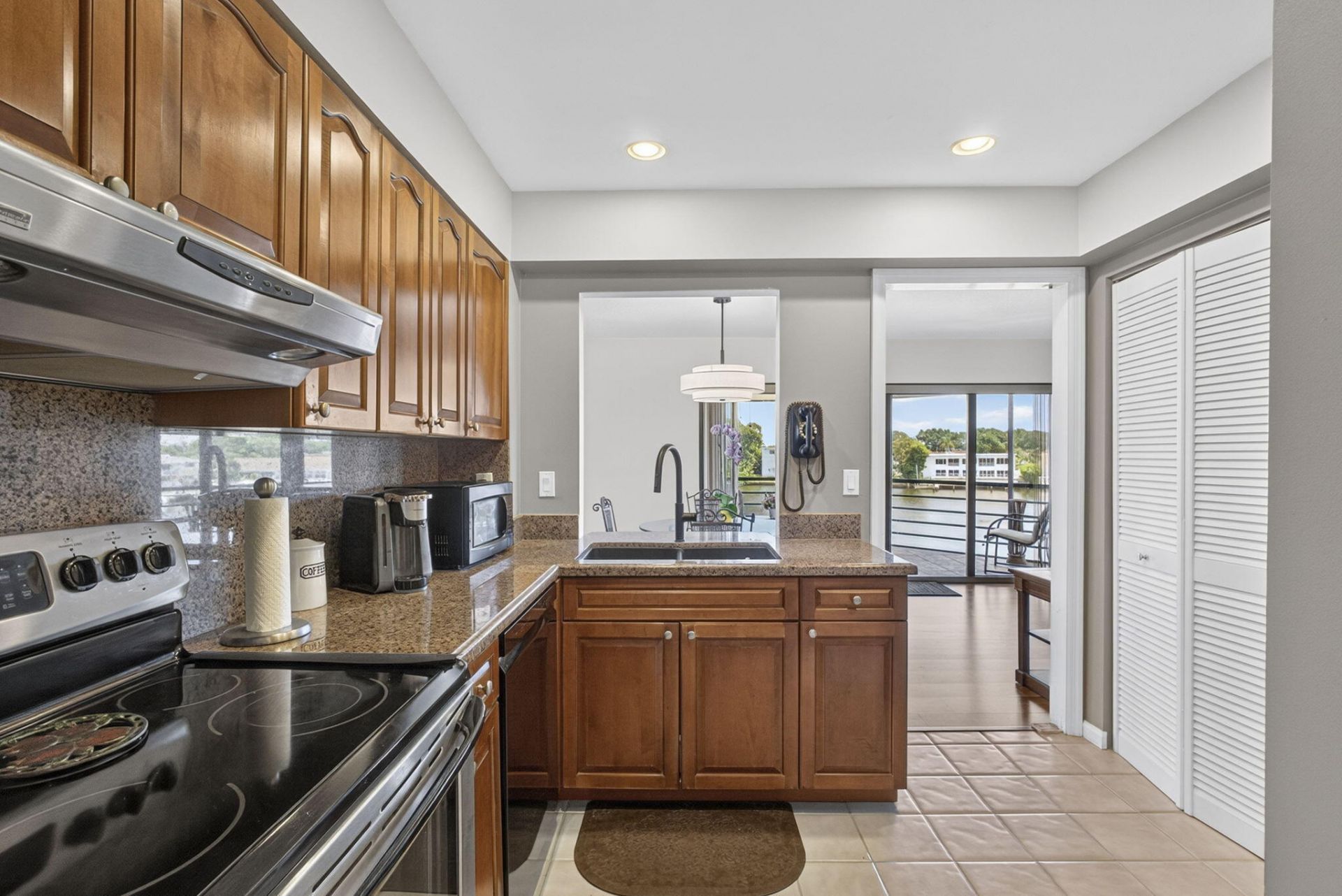 313 Lake Circle, Unit 316, North Palm Beach, FL 33408 Photo