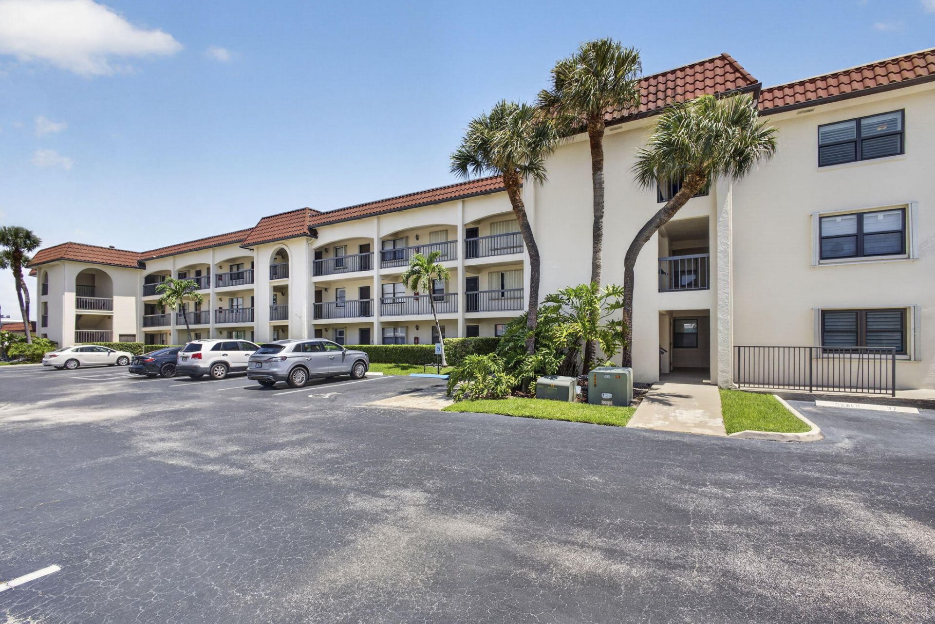 313 Lake Circle, Unit 316, North Palm Beach, FL 33408 Photo