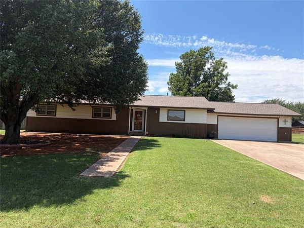 703 S 7th Street, Canute, OK 73626