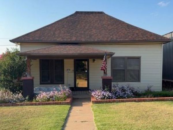 205 E 1st Street, Carnegie, OK 73015