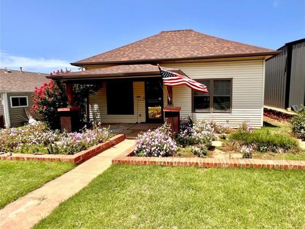 205 E 1st Street, Carnegie, OK 73015