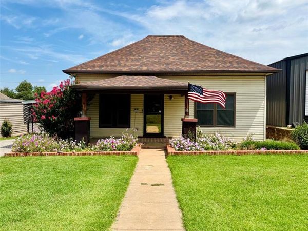 205 E 1st Street, Carnegie, OK 73015