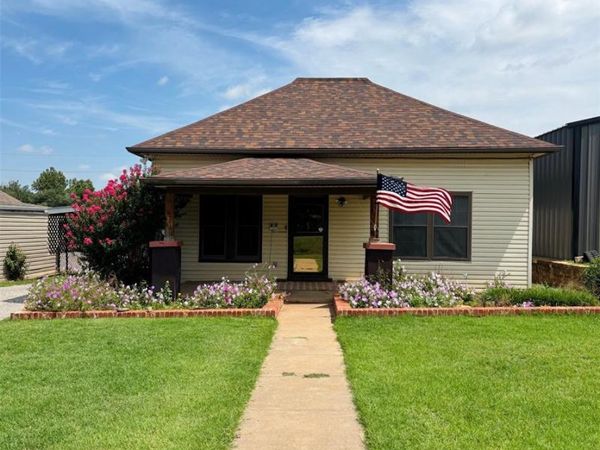 205 E 1st Street, Carnegie, OK 73015