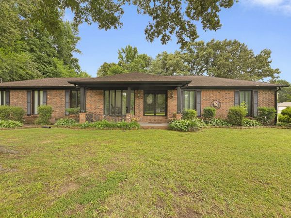 14 Hummingbird Cv , Jackson, TN 38305