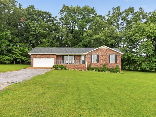 110 Needham Ln, Burns, TN 37029