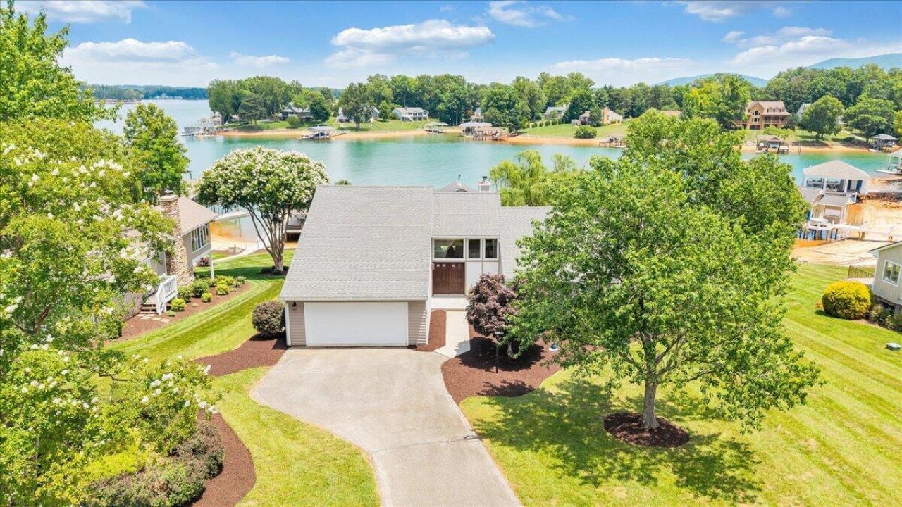 2810 Waters Edge Dr, Penhook, VA 24137 Main Photo