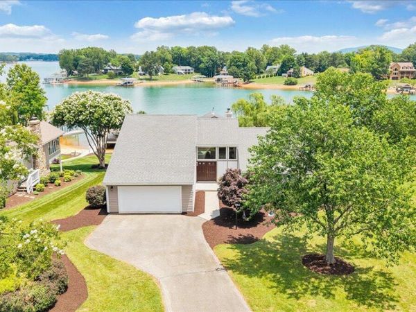 2810 Waters Edge DR, Penhook, VA 24137