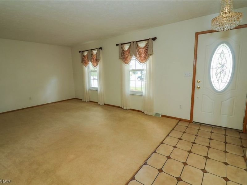 537 Howells Court, Eastlake, OH 44095 Photo 2