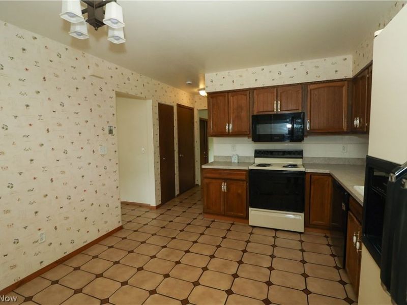 537 Howells Court, Eastlake, OH 44095 Photo 7