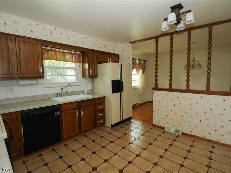537 Howells Court, Eastlake, OH 44095 Photo 9