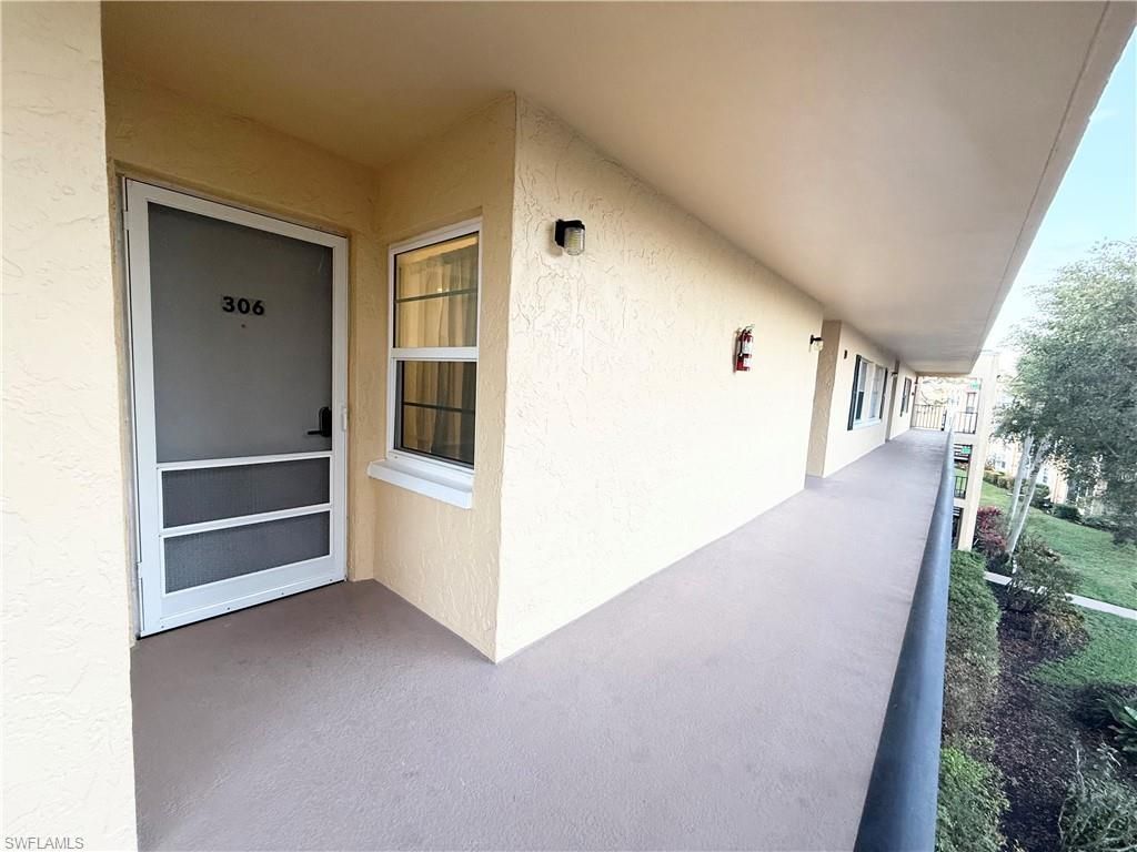 1087 Forest Lakes Dr, Unit 306, Naples, FL 34105 Photo