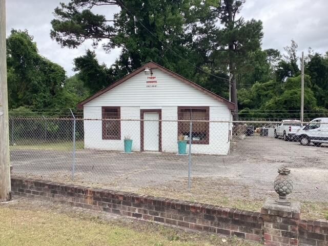 3920 Byrnes Drive  Photo 4