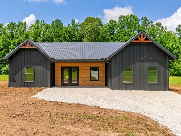 2757 Lick Creek Road , Linden, TN 37096