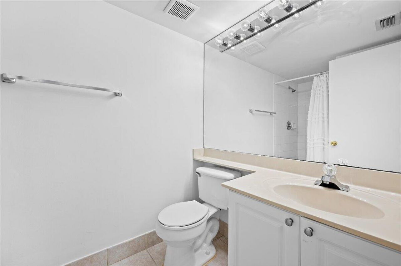 200 N Crestwood Court N, Unit 211, Royal Palm Beach, FL 33411 Photo