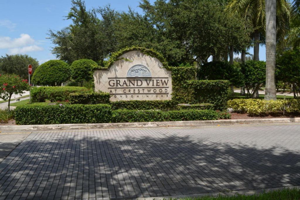 200 N Crestwood Court N, Unit 211, Royal Palm Beach, FL 33411 Photo
