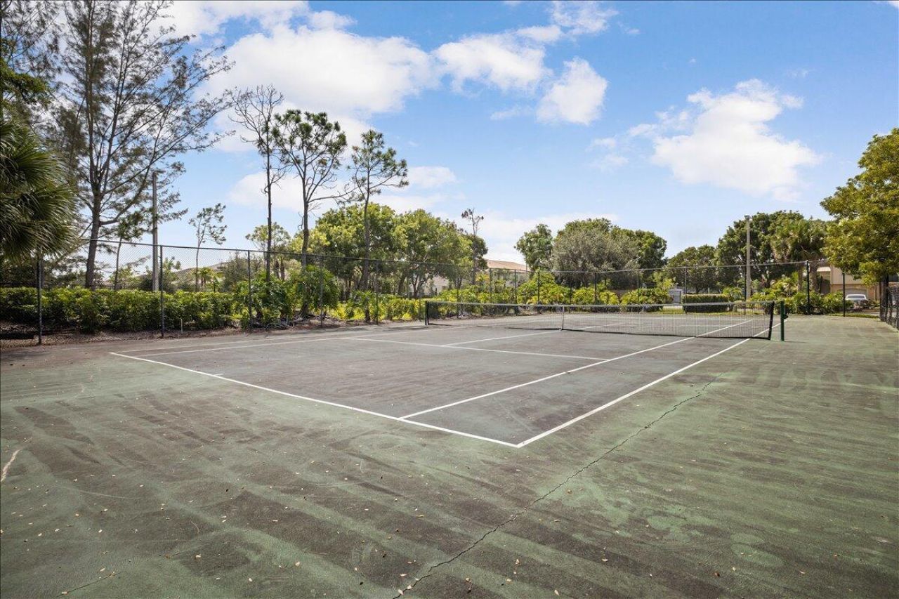 200 N Crestwood Court N, Unit 211, Royal Palm Beach, FL 33411 Photo