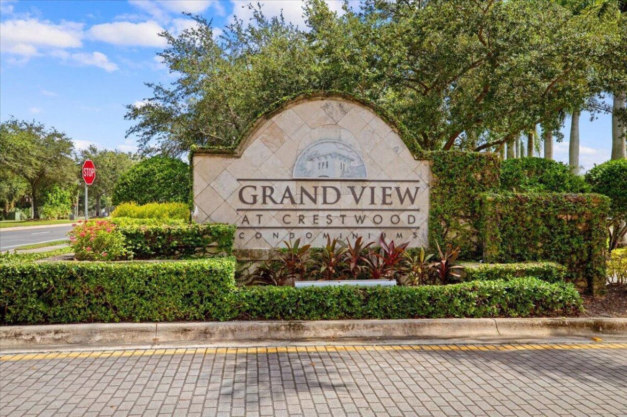200 N Crestwood Court N, Unit 211, Royal Palm Beach, FL 33411 Photo