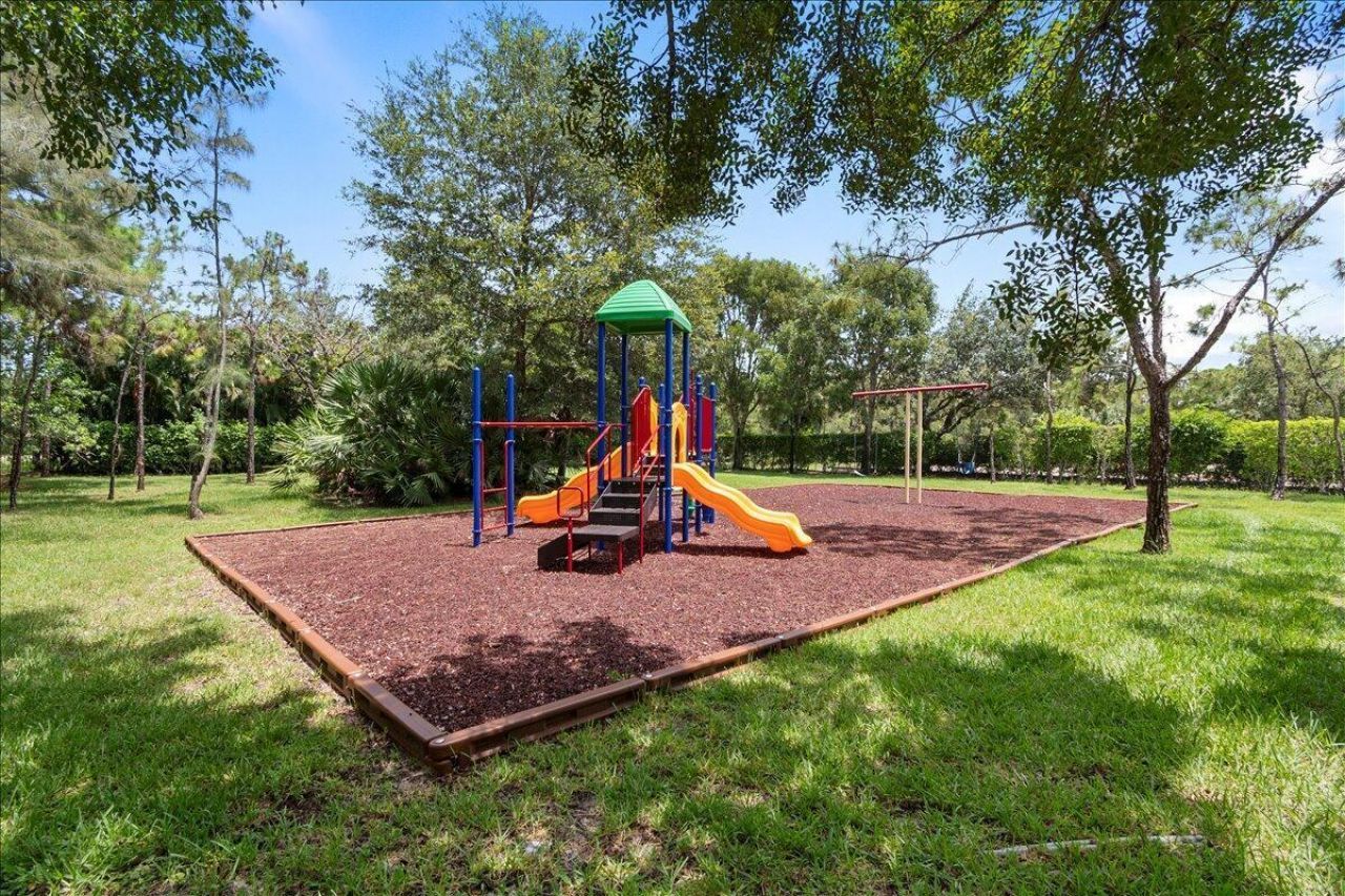 200 N Crestwood Court N, Unit 211, Royal Palm Beach, FL 33411 Photo