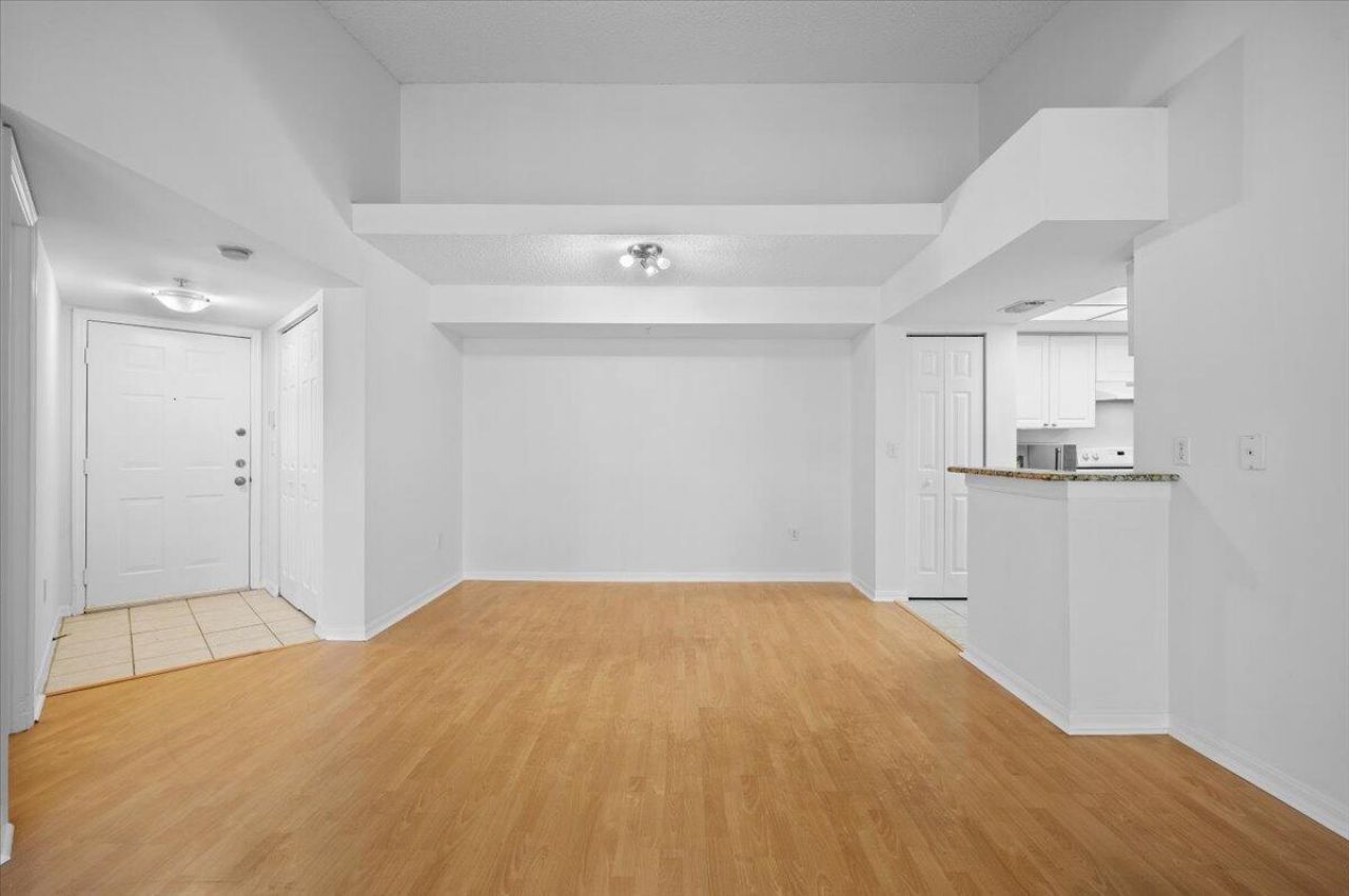 200 N Crestwood Court N, Unit 211, Royal Palm Beach, FL 33411 Photo