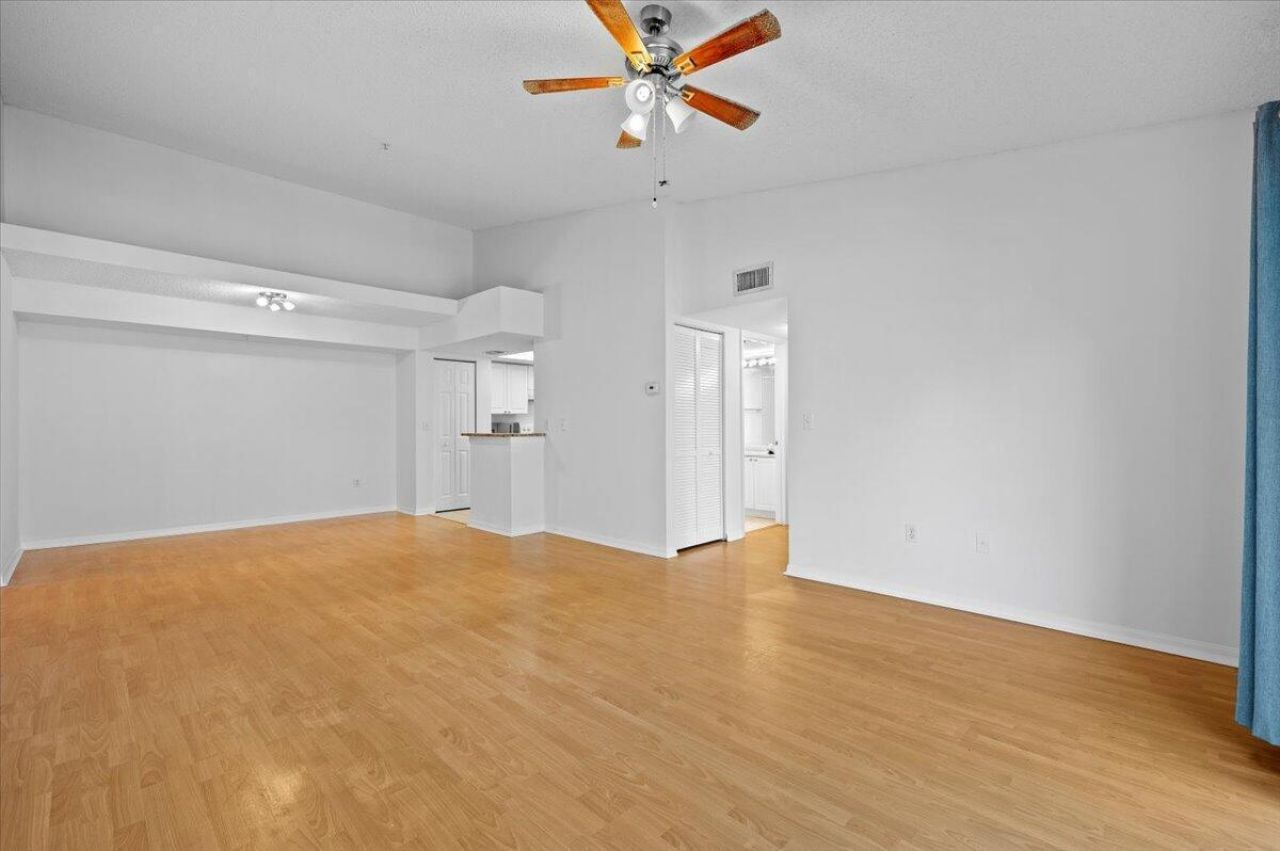 200 N Crestwood Court N, Unit 211, Royal Palm Beach, FL 33411 Photo