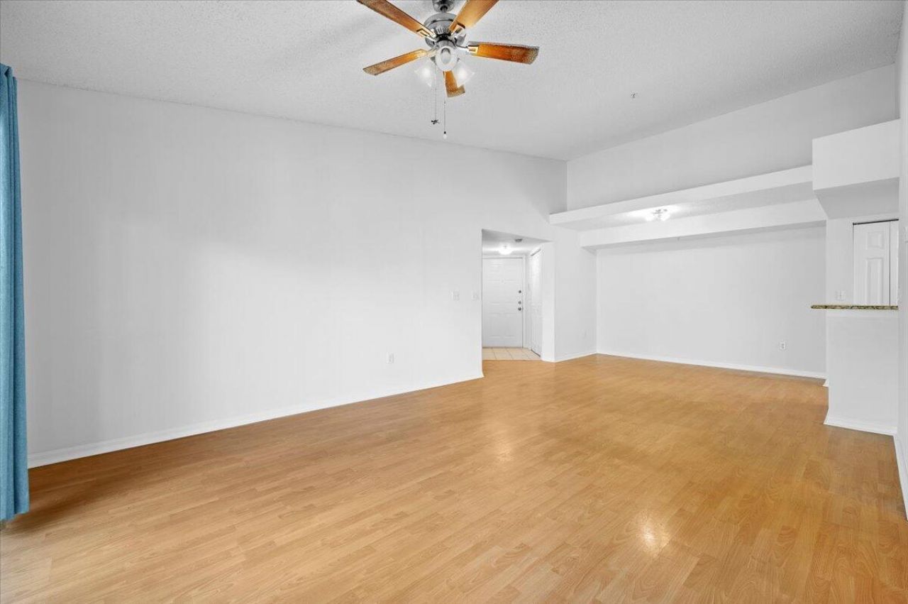 200 N Crestwood Court N, Unit 211, Royal Palm Beach, FL 33411 Photo