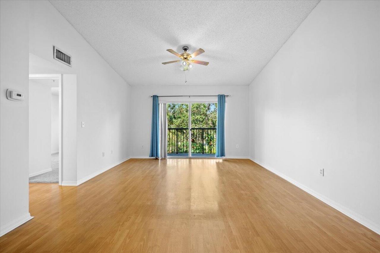 200 N Crestwood Court N, Unit 211, Royal Palm Beach, FL 33411 Photo