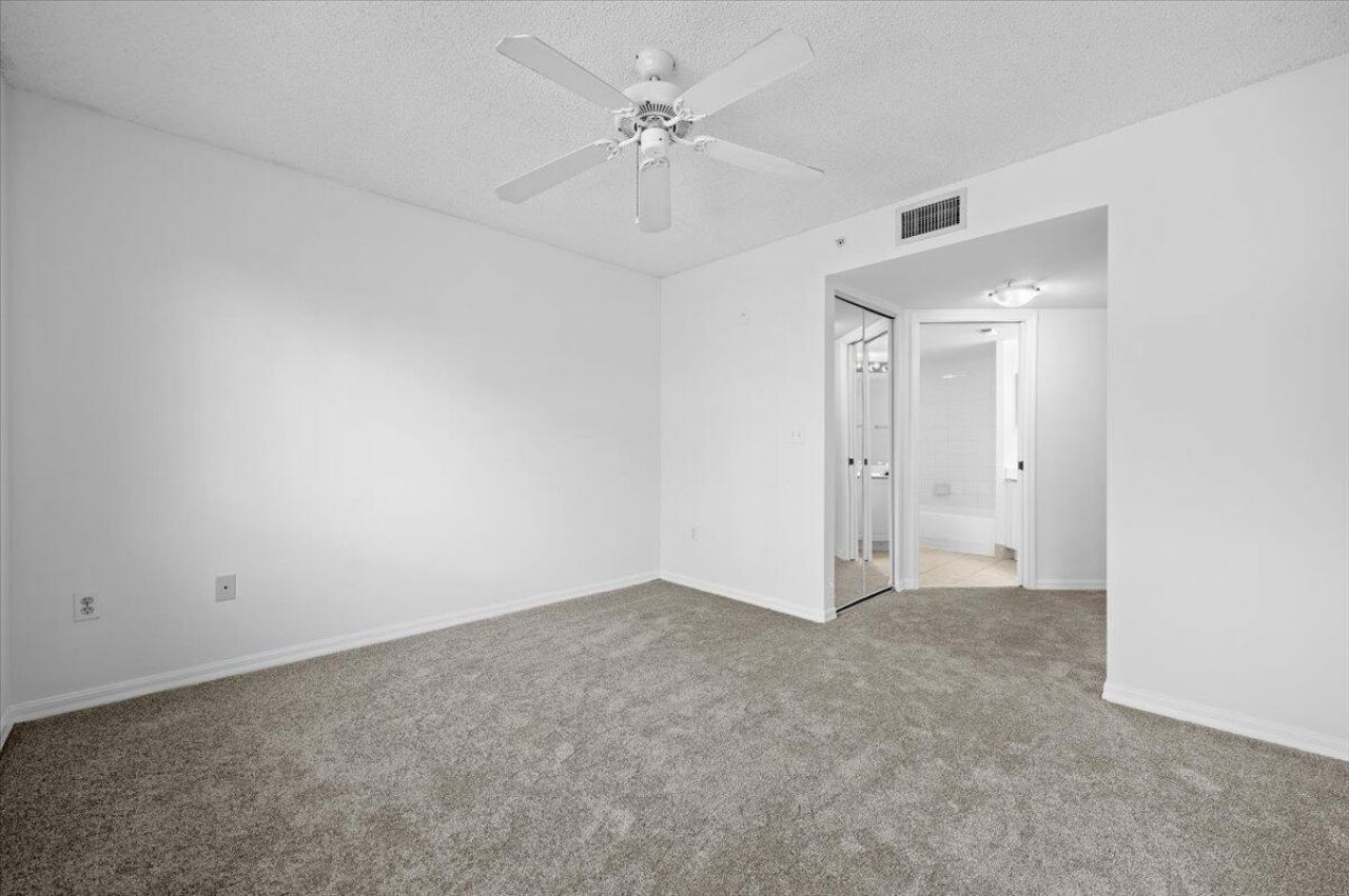 200 N Crestwood Court N, Unit 211, Royal Palm Beach, FL 33411 Photo