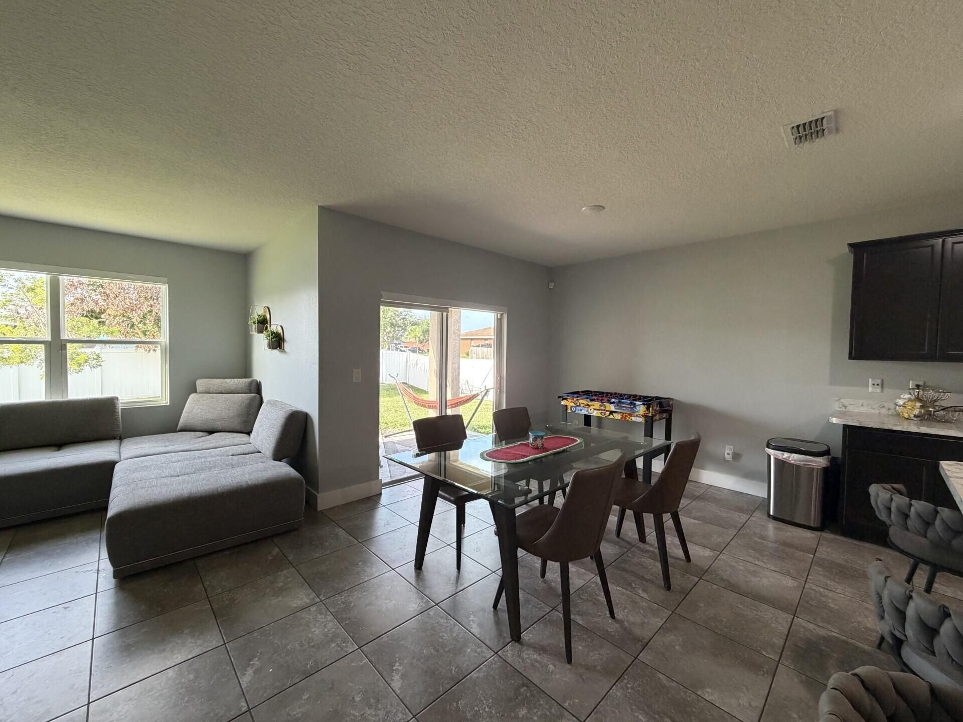 103 SW Oakridge Drive, Port Saint Lucie, FL 34984 Photo