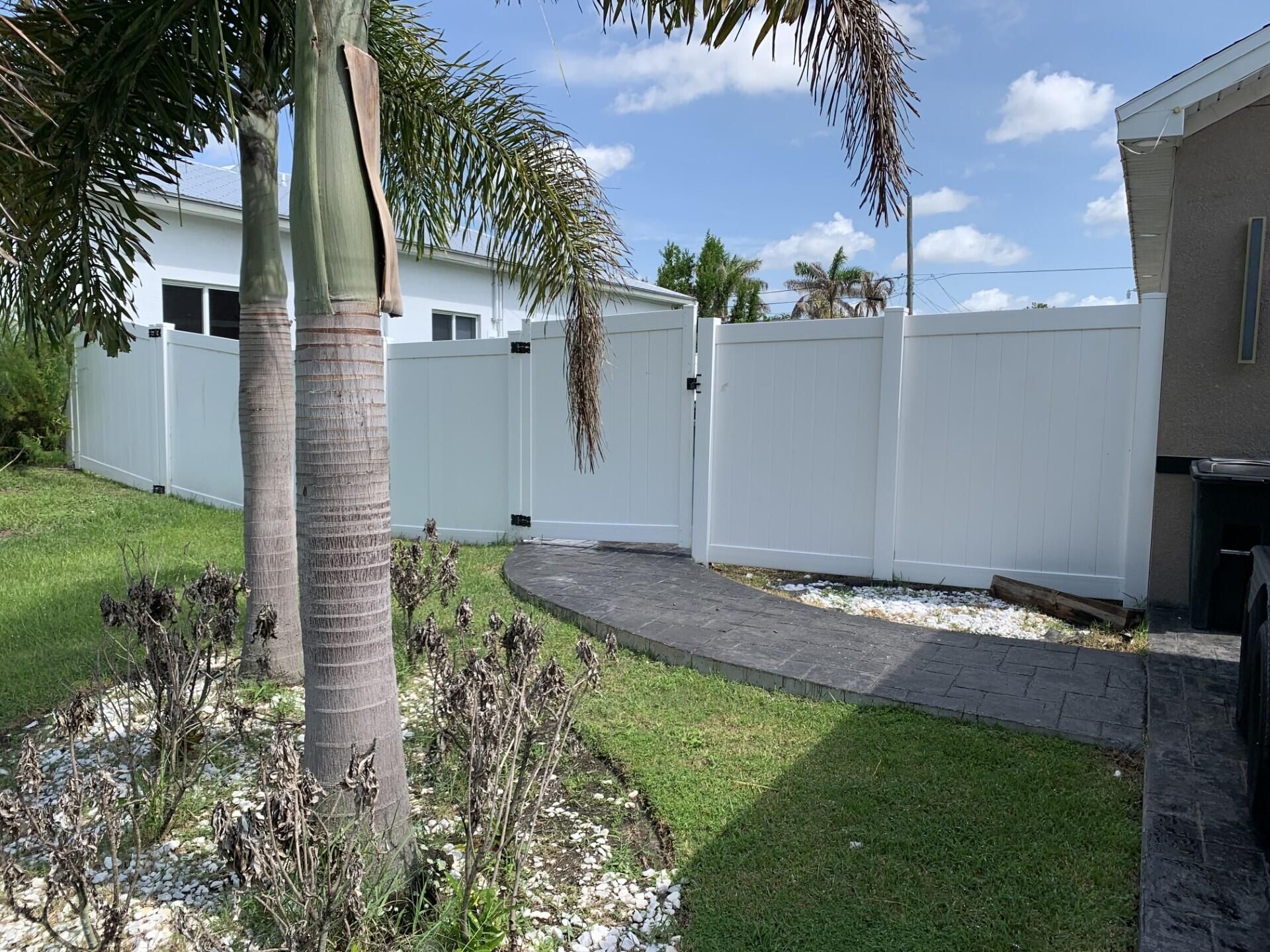 103 SW Oakridge Drive, Port Saint Lucie, FL 34984 Photo