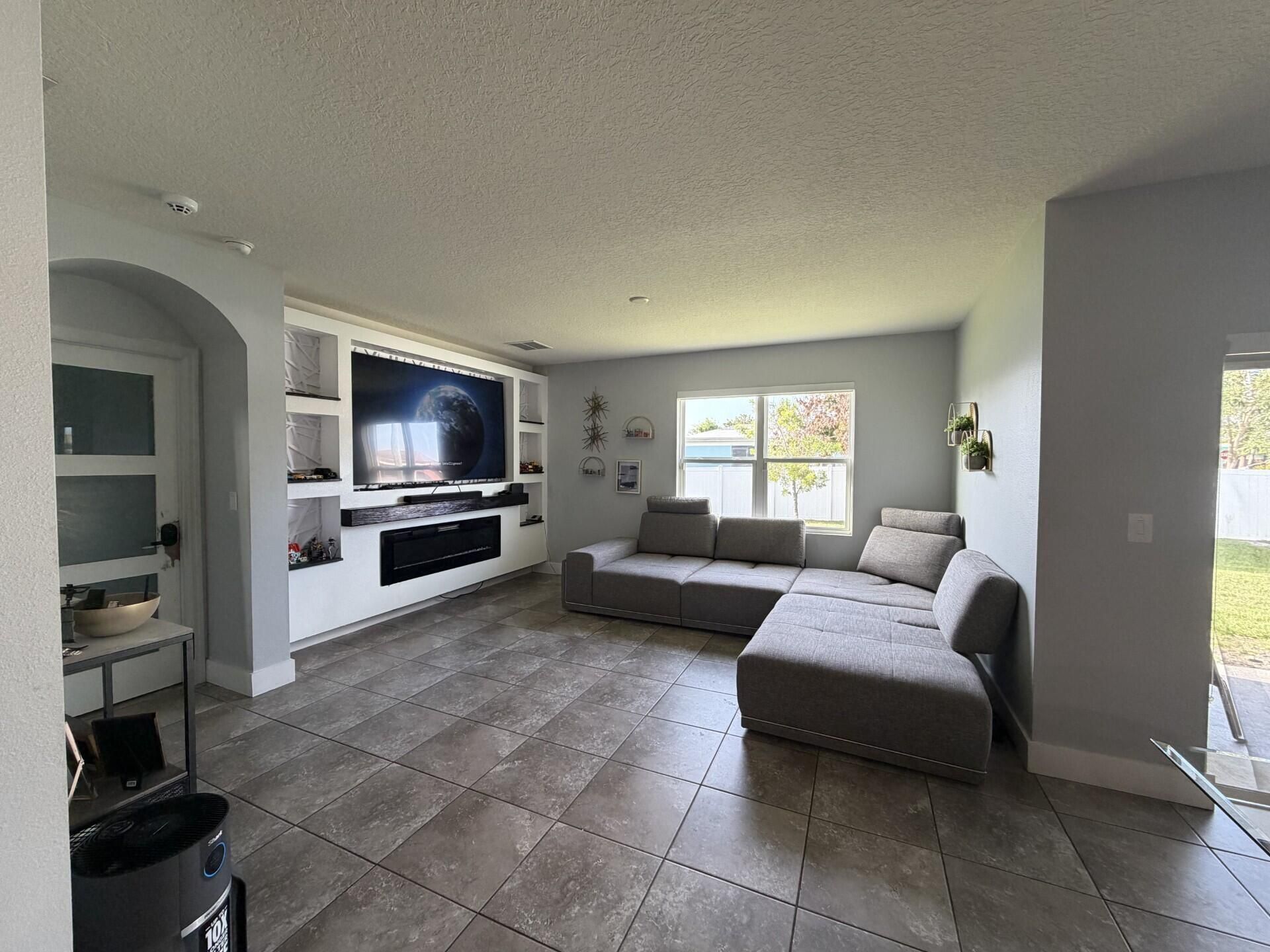 103 SW Oakridge Drive, Port Saint Lucie, FL 34984 Photo