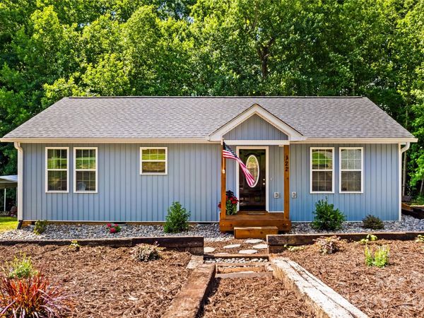 122 S Yadkin River Road , Statesville, NC 28625