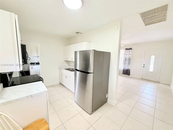 1311 N 69th Ave , Hollywood, FL 33024