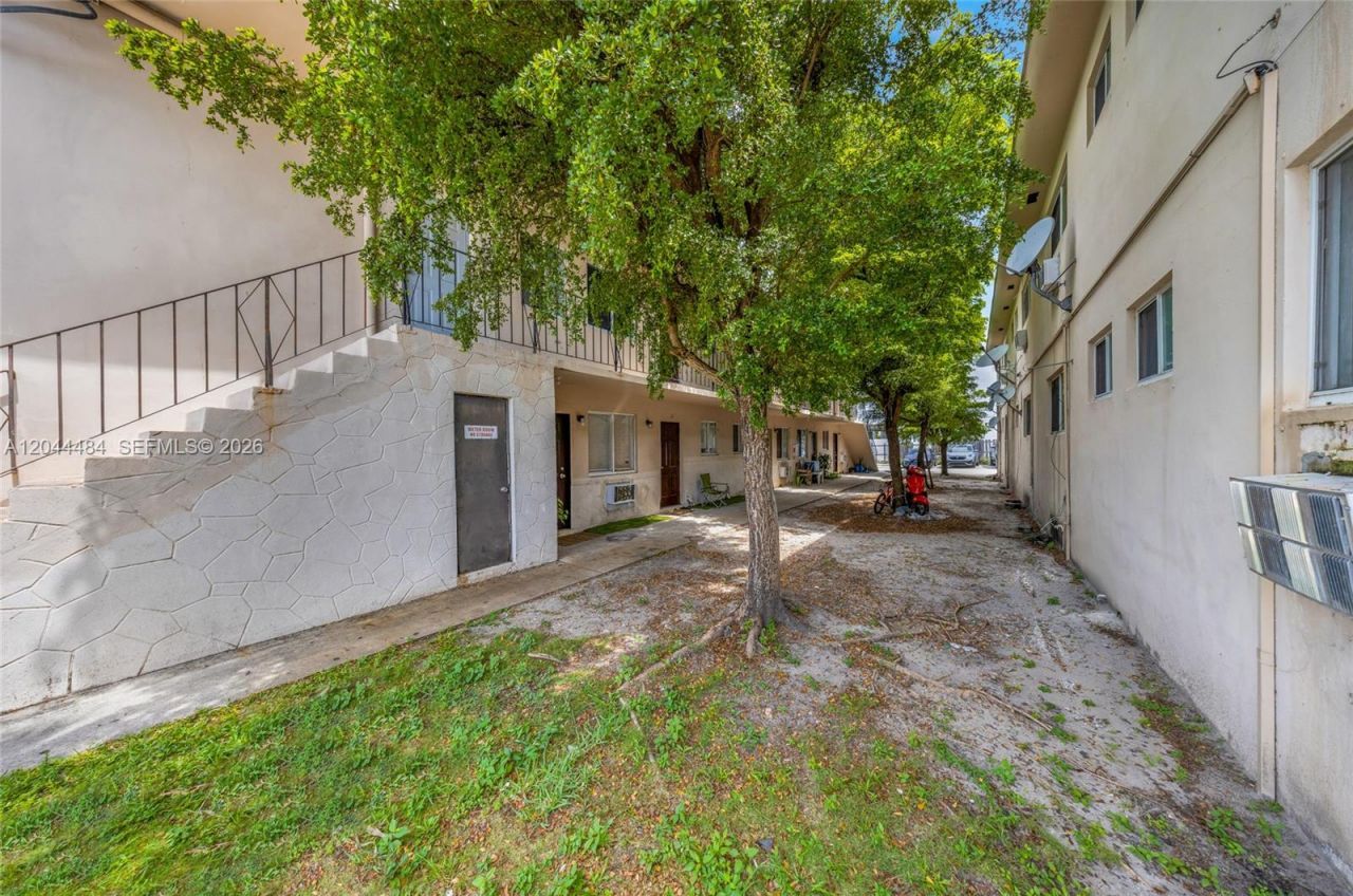 731 SW 5th St , Miami, FL 33130 Photo