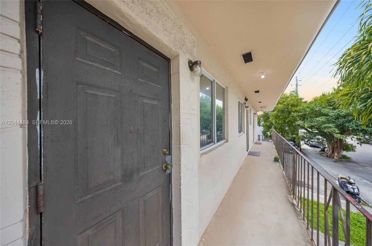 731 SW 5th St , Miami, FL 33130 Photo