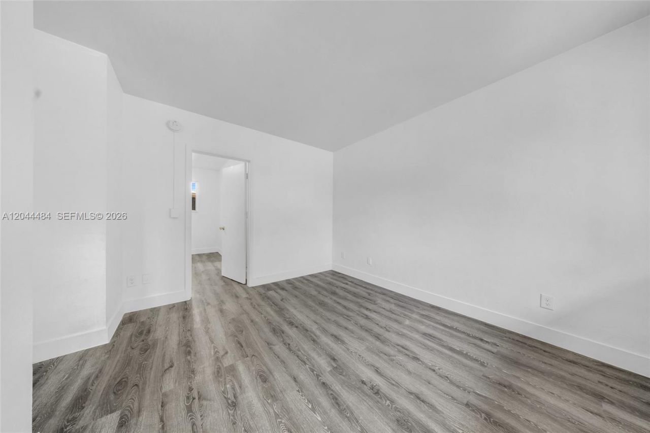 731 SW 5th St , Miami, FL 33130 Photo