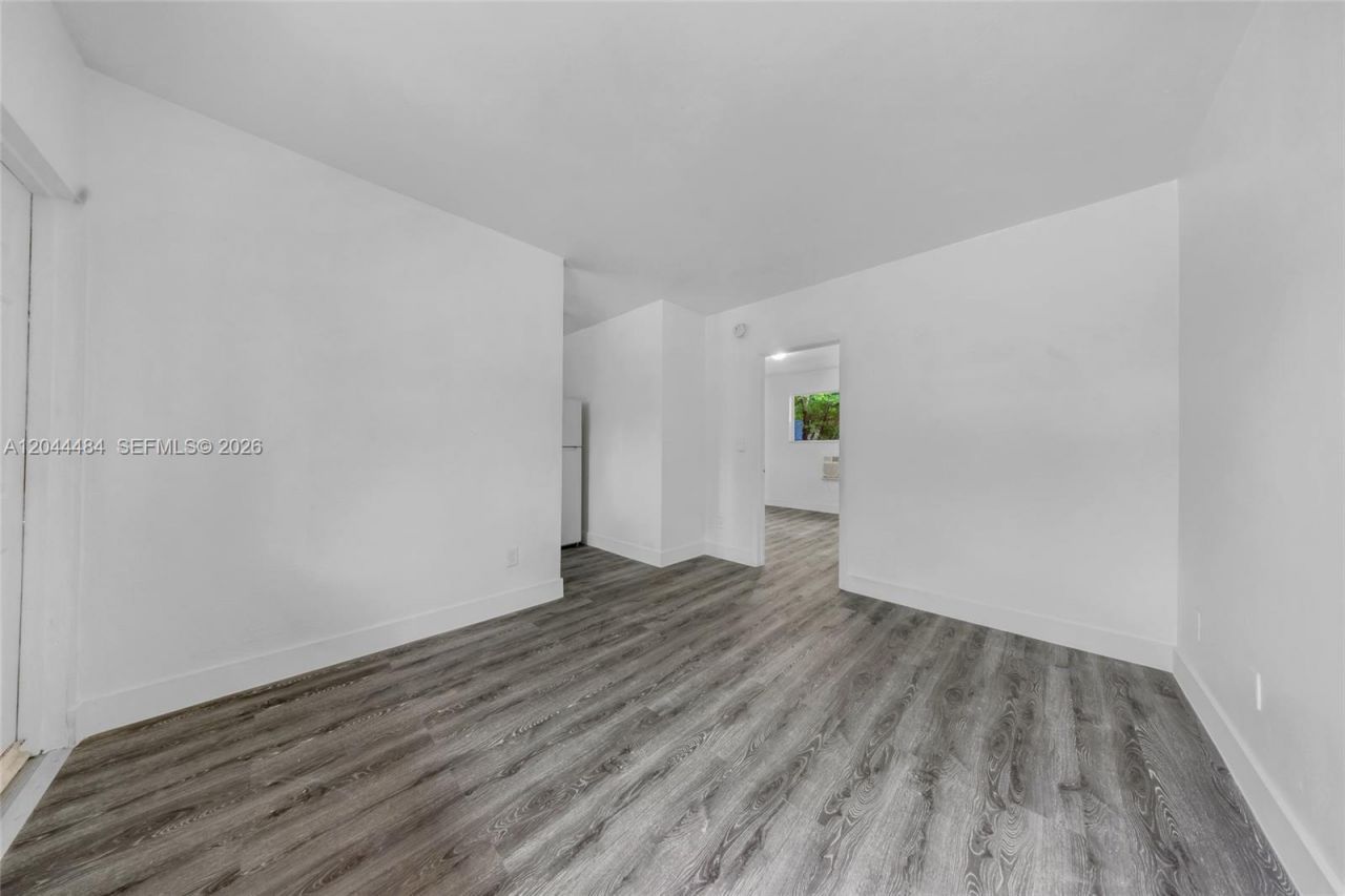 731 SW 5th St , Miami, FL 33130 Photo