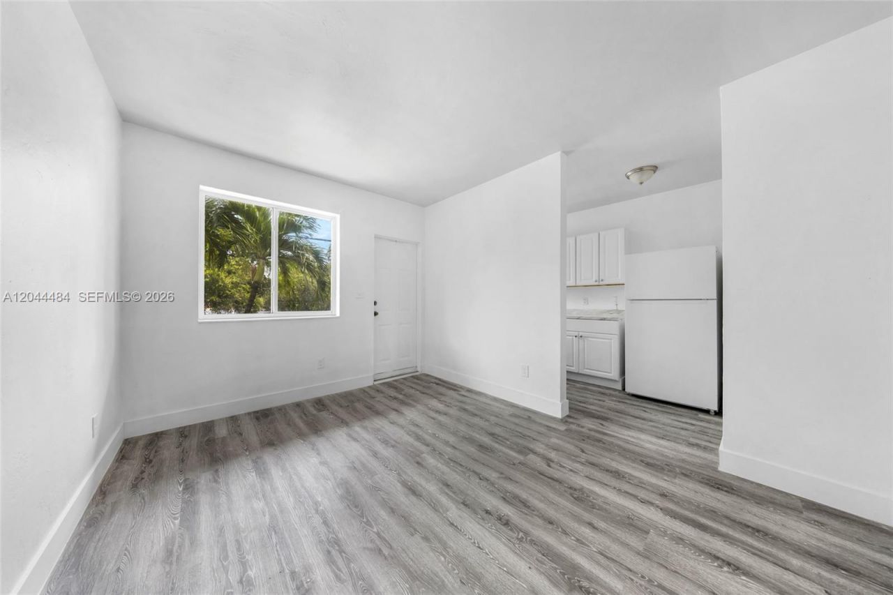 731 SW 5th St , Miami, FL 33130 Photo