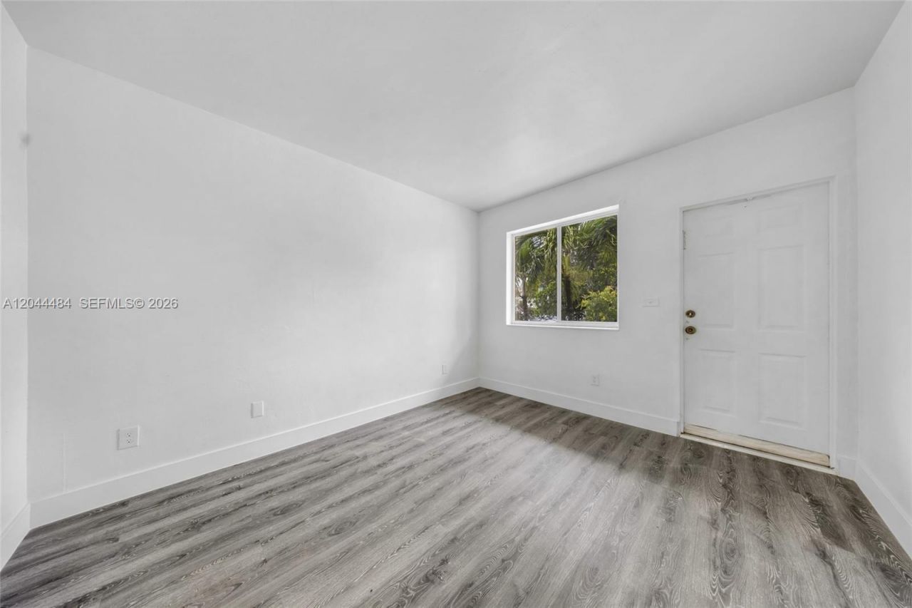 731 SW 5th St , Miami, FL 33130 Photo