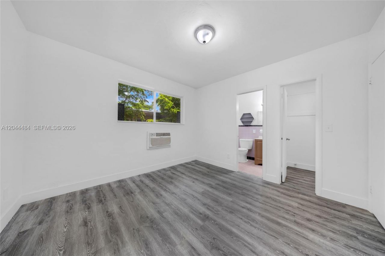 731 SW 5th St , Miami, FL 33130 Photo