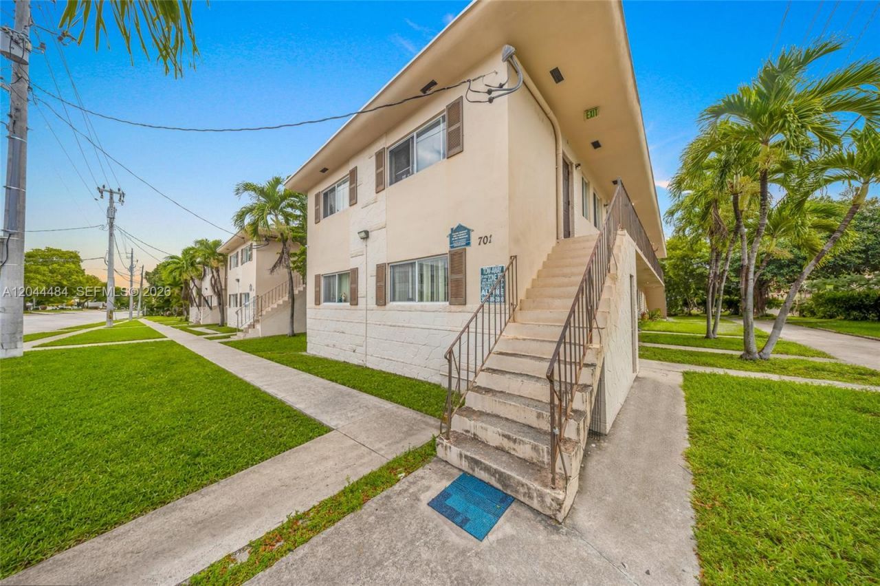 731 SW 5th St , Miami, FL 33130 Photo