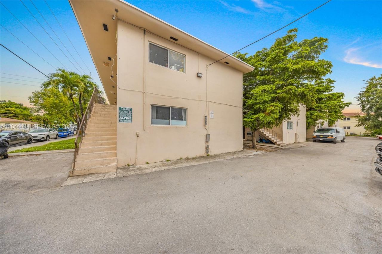 731 SW 5th St , Miami, FL 33130 Photo
