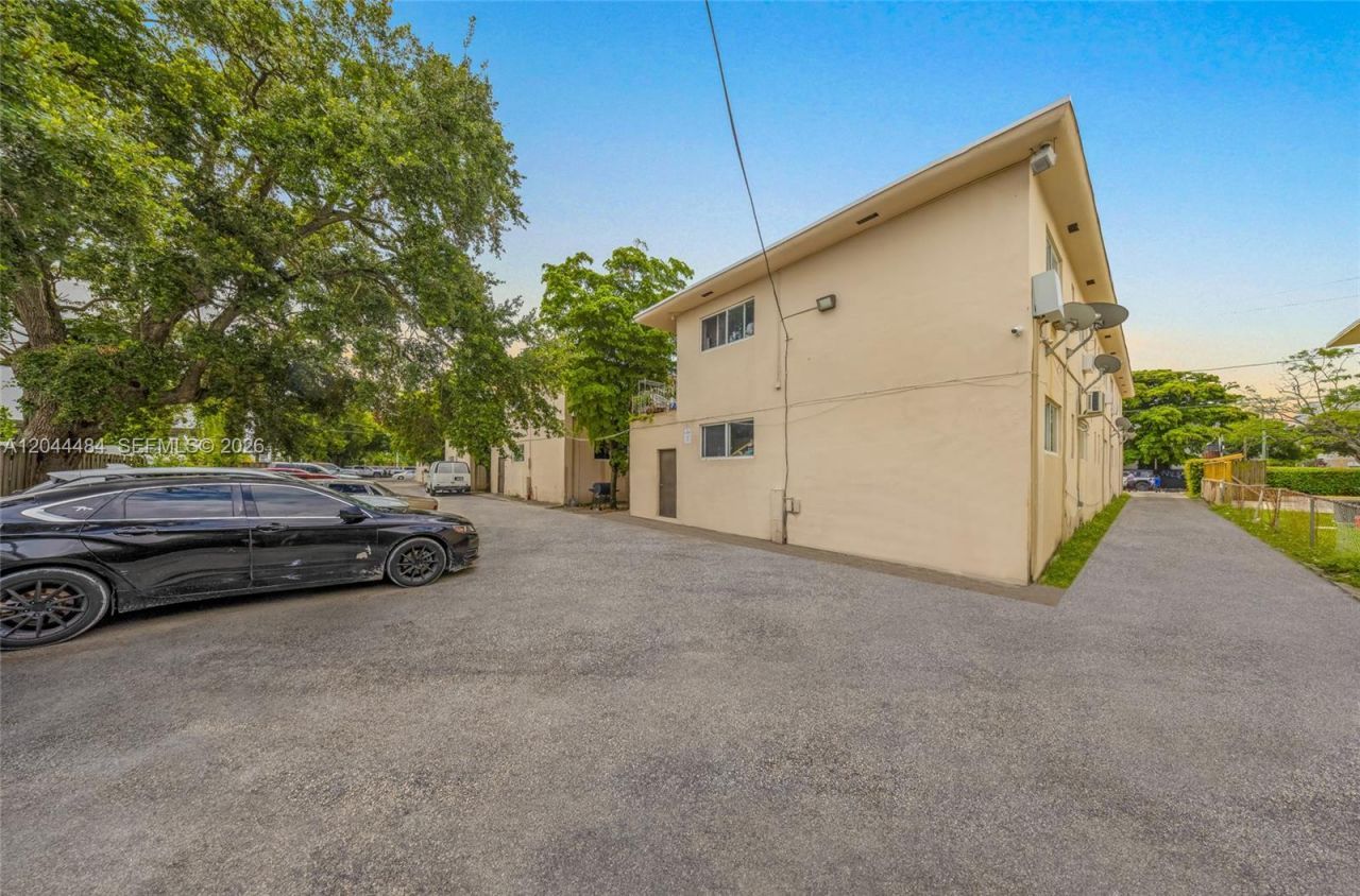 731 SW 5th St , Miami, FL 33130 Photo
