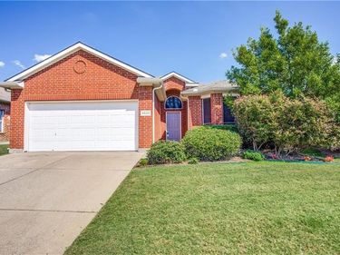 6532 Alexandra Meadows Drive, Fort Worth, TX 76131
