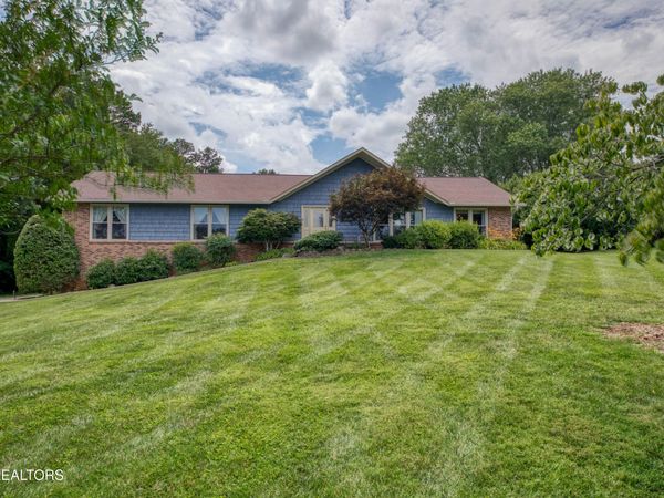 909 Woodsmoke Circle, Knoxville, TN 37934