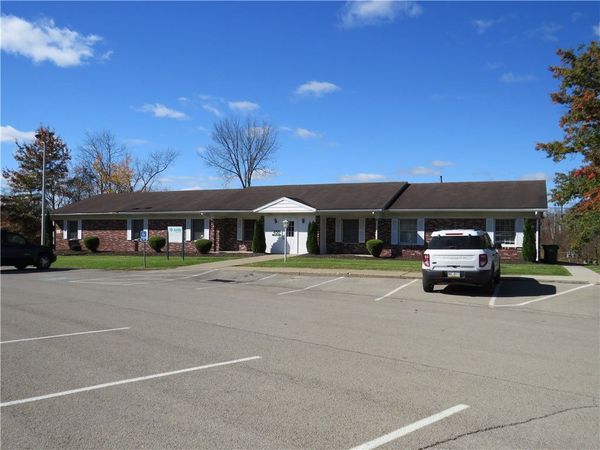 450 Hillcrest Ave , Grove City, PA 16127