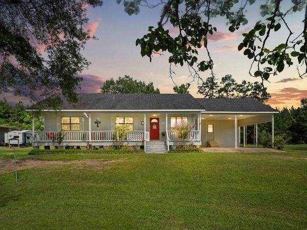 1096 Louisiana 8 , Leesville, LA 71446