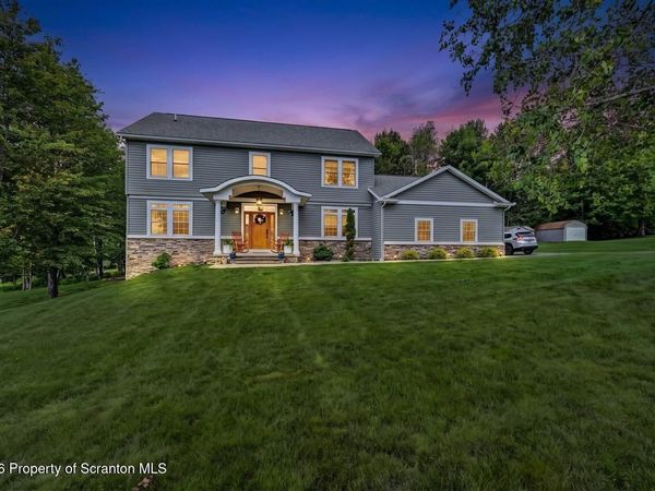 113 Grouse Hill, Greenfield Twp, PA 18407