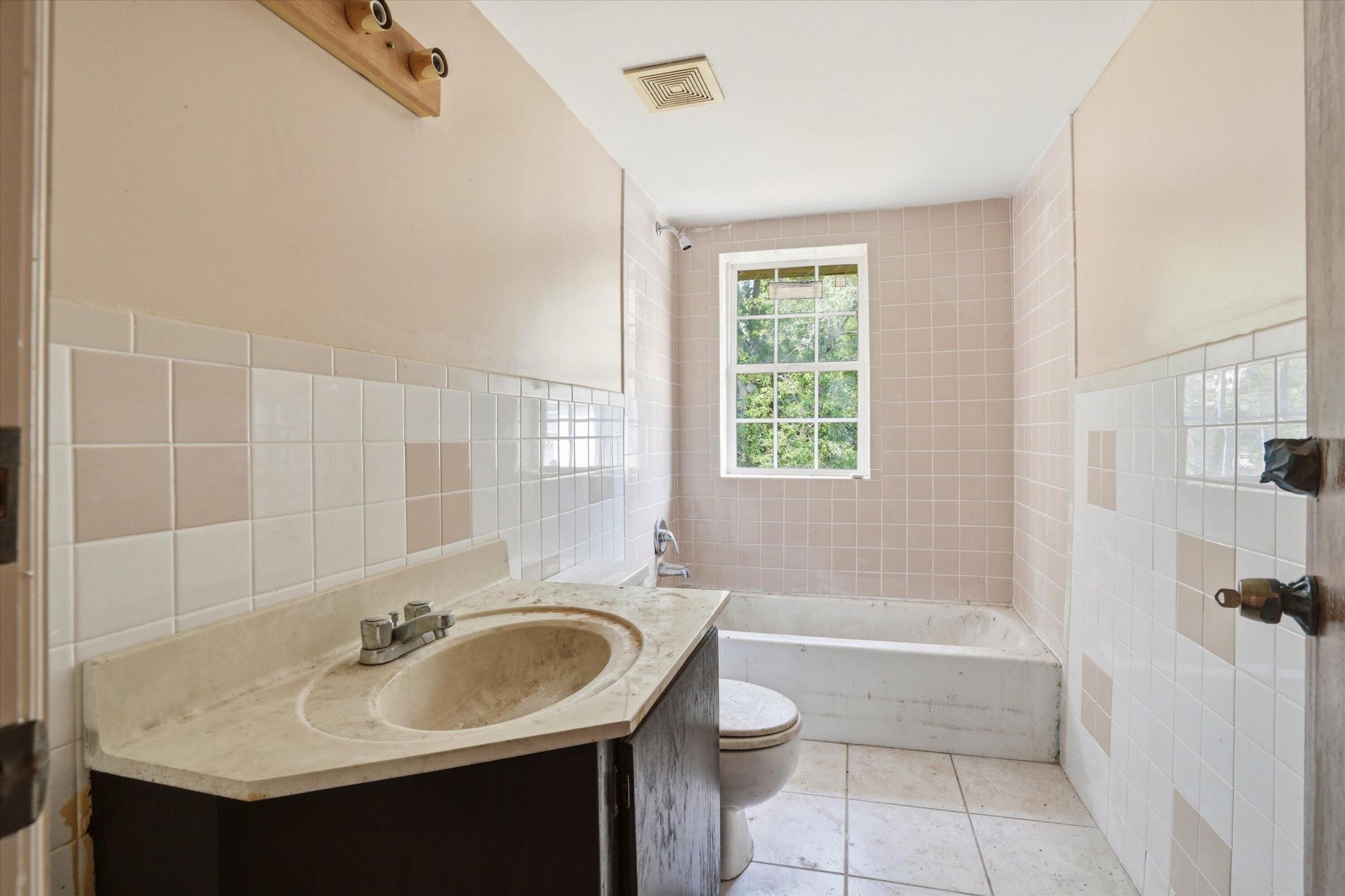 2111 Atlas Street Photo 8