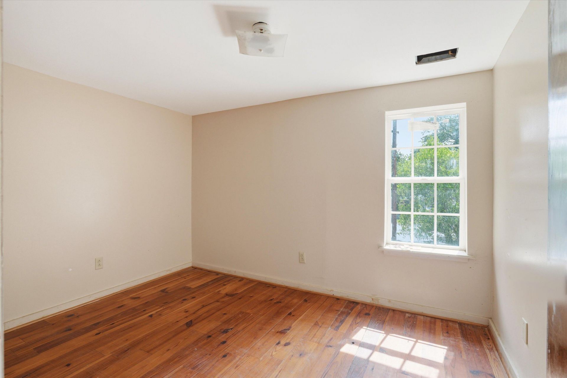 2111 Atlas Street Photo 9